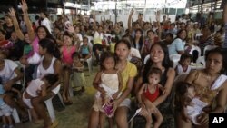 ဖိလစ်ပိုင်ရှိ မိခင်တွေနဲ့ သူတို့ရဲ့ ကလေးငယ်များ (၁၁ ဇူလိုင် ၂၀၁၂)