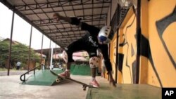 Skateistan ກໍາລັງໃຊ້ກິລາແລ່ນແປ້ນສະເກັດເພື່ອຊ່ວຍຊາວໜຸ່ມ ທີ່ມີບັນຫາຫຍຸ້ງຍາກໃນຊີວິດ ຢູ່ກໍາປີເຈຍ 