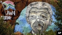 Mural depicting former South African President Nelson Mandela in Soweto, Dec. 12, 2012. 