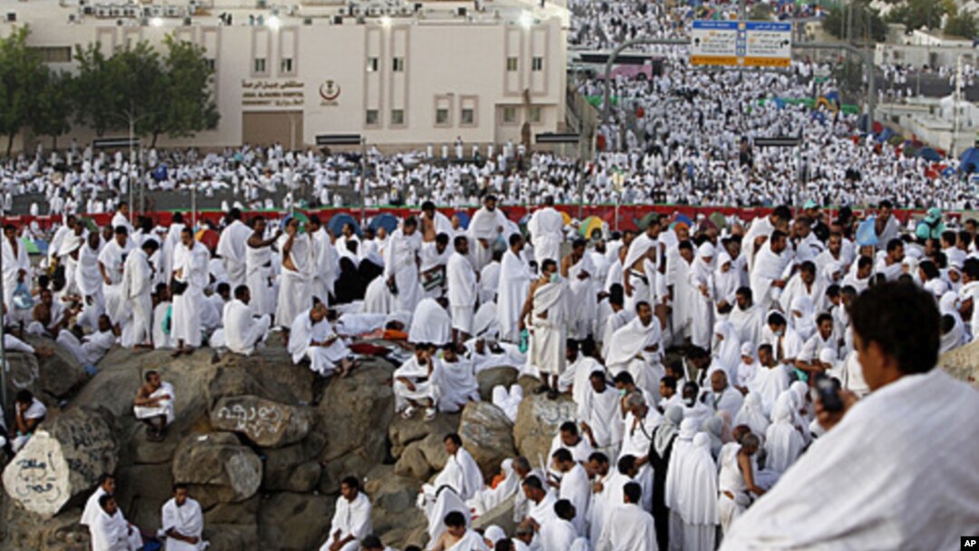 Alhazai na addu'a a Arfa da ke bayan garin Makka mai tsarkaka