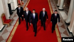 Obama with Netanyahu, second left, Abbas second right, Jordan's King Abdullah II, right, and Egypt's then-President Mubarak, the White House, Sept. 1, 2010.