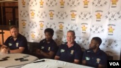 U Team Manager weSables, Jason Maritz, stand - in captain Biselele Tshamala, umqwqwtshi uBrendan Dawson loHilton Mudariki