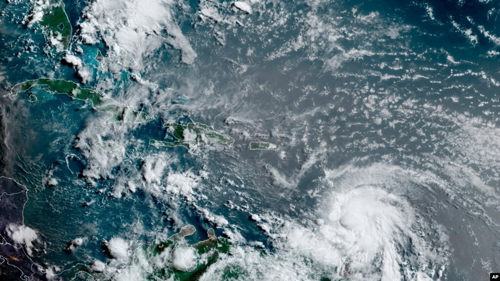 Спутниковый снимок Карибского бассейна, где сейчас свирепствует мощный шторм «Эльза»