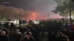 伊朗各地街头反神权统治的抗议