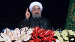 El presidente de Irán, Hassan Rouhani, habla durante una ceremonia en conmemoración del 40 aniversario de la Revolución Islámica en Teherán el lunes, 11 de febrero de 2019.