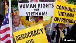 Tư liệu - Người Việt tại Mỹ phản đối Chính quyền Việt Nam vi phạm nhân quyền tại Nhà Trắng tháng 5/2017