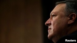 Direktor CIA, Majk Pompeo, svedoči pred Komitetom za spoljne poslove Senata tokom saslušanja pre potvrđivanja njegovog imenovanja za novog državnog sekretara SAD, na Kapitol hilu, Vašington, 12. aprila 2018.