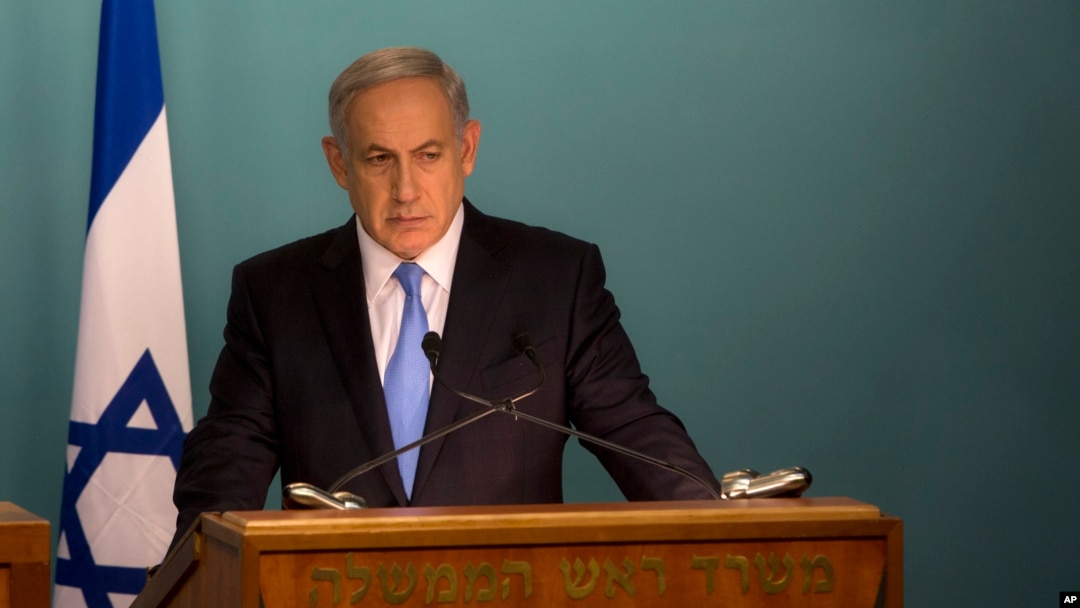 Perdana Menteri Israel Benjamin Netanyahu dalam konferensi pers di kantornya di Yerusalem (20/10). (AP/Sebastian Scheiner)