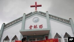 ཀྲེ་ཅང་ཞིང་ཆེན་ནང་དུ་ཁང་པའི་ཐོག་ལ་ཡེ་ཤུའི་རྒྱང་ཤིང་འཛུགས་མི་ཆོག་པ།