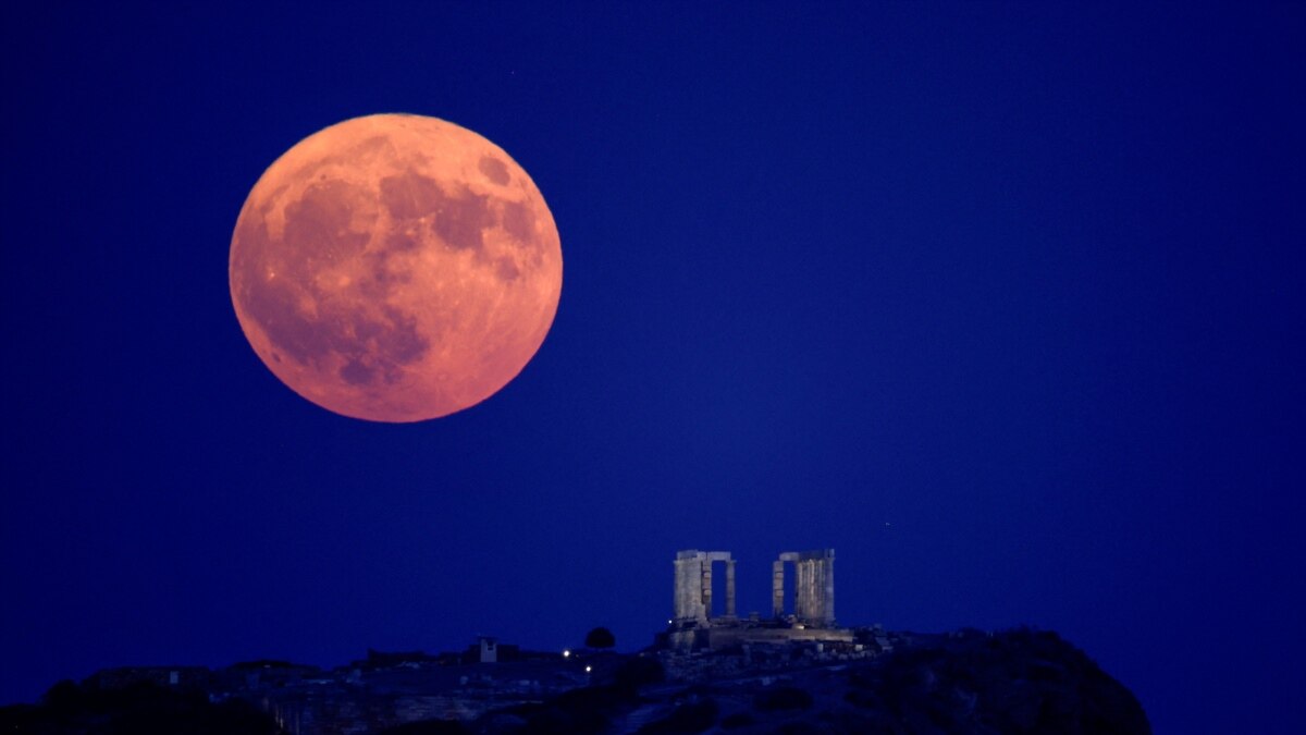 Supermoon viewed from around the globe