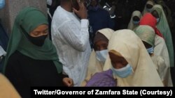 Les écolières nigérianes qui avaient été enlevées après leur libération, au gouvernorat de l'État de Zamfara, le 2 février 2021