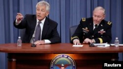 El jefe del Pentágono, Chuck Hagel (izq.) y el jefe del estado Mayor Conjunto, general Martin Dempsey.