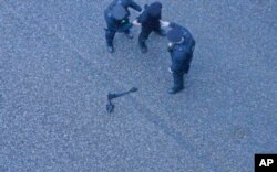 Jaswant Singh Chail, Windsor Kalesi bahçesinde İngiliz polisi tarafından yakalandı.
