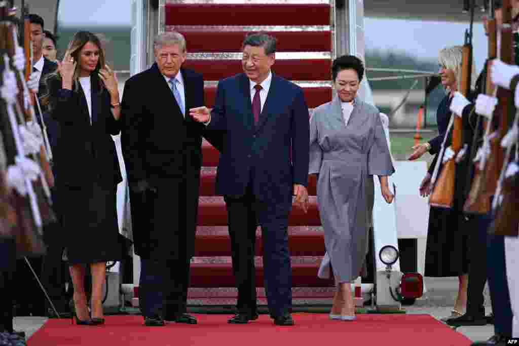 US President Donald Trump and First Lady Melania Trump  greet Chinese President Xi Jinping and his wife Peng Liyuan upon arrival at Joint Base Andrews in Maryland on September 23, 2026.