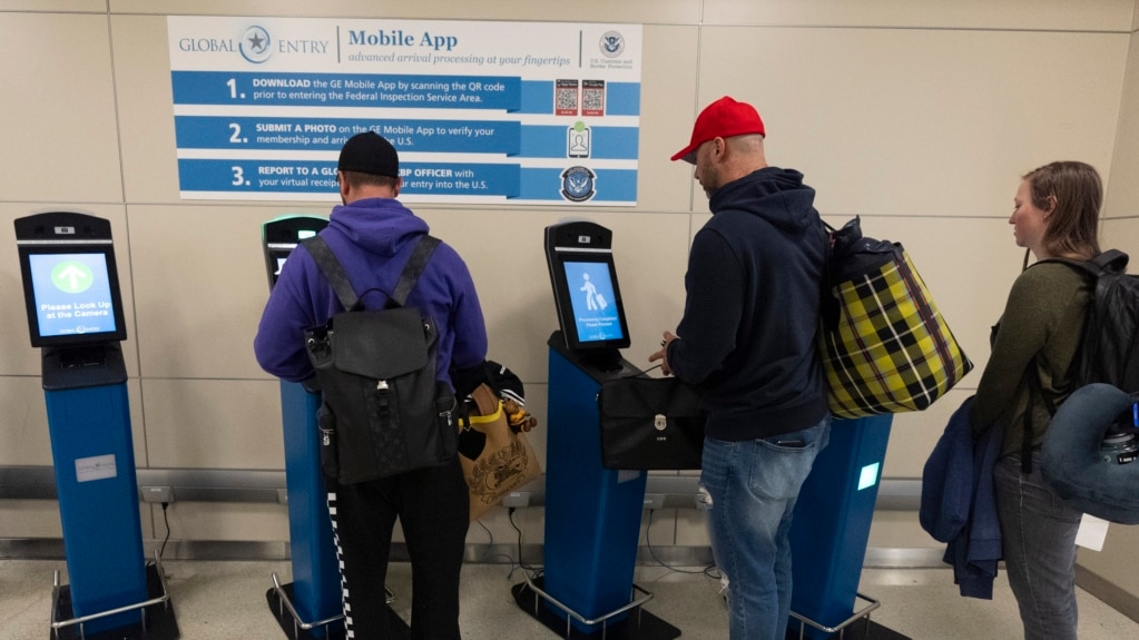 Technology Helps Speed Up Tourist Entry into US