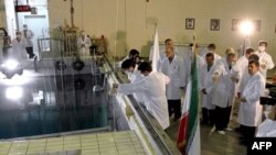 Iranski predsednik Mahmud Ahmadinedžad prilikom jednog od svojih obilazaka iranskih nuklearnih postrojenja