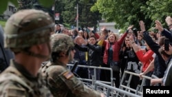 Kosovo Serbs protest as U.S. KFOR soldiers protect the entrance of the municipality office, in the town of Leposavic, Kosovo, May 29, 2023. REUTERS/Valdrin Xhemaj NO RESALES. NO ARCHIVES.
