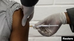 Un proyecto patrocinado por la OMS aspira a distribuir una vacuna para el coronavirus equitativamente en todas partes del mundo. 