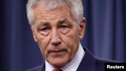 Chuck Hagel dijo que a pesar de los recortes EE.UU. no puede darse el lujo de dejar de liderar en el mundo.