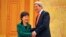 Tổng thống Nam Triều Tiên Park Geun-Hye (trái) và Ngoại trưởng Hoa Kỳ John Kerry 