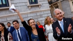 Carolina González, hija del excandidato presidencial opositor, Edmundo González Urrutia, participó en una concentración de venezolanos en Madrid. 