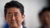 (FILES) Perdana Menteri Jepang Shinzo Abe meninggalkan Kastil Bratislava setelah pertemuan negara-negara kelompok Visegrad (V4) dan Jepang di Bratislava, 25 April 2019.(VLADIMIR SIMICEK / JIJI PRESS / AFP) 