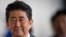 រូបឯកសារ៖ លោក Shinzo Abe អតីតនាយករដ្ឋមន្ត្រីជប៉ុន ក្នុងអំឡុងពេលចូលរួមកិច្ចប្រជុំរបស់បណ្តាប្រទេស V4 នៅទីក្រុង Bratislava នៃប្រទេសស្លូវ៉ាគី កាលពីថ្ងៃទី ២៥ ខែមេសា ឆ្នាំ ២០១៩។