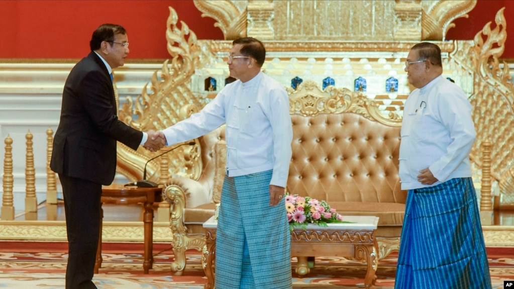 缅甸军政府负责人敏昂莱会见柬埔寨外长兼东盟特使布拉索昆（2022年6月30日）(photo:VOA)