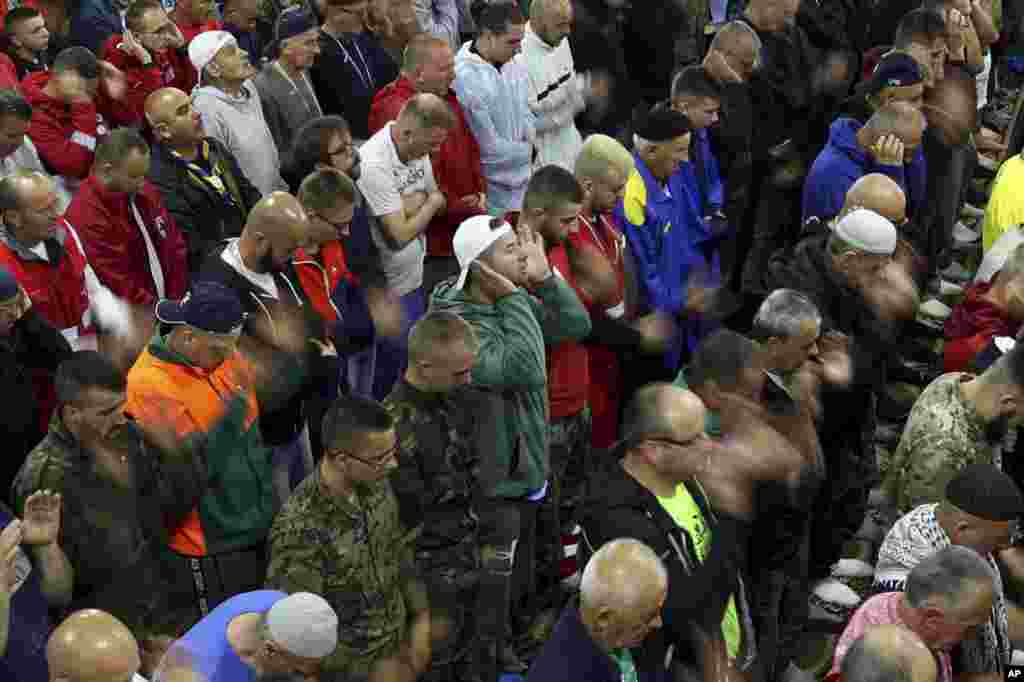 مسلمانان در بوسنیا هنگام ادای ا نماز عید قربان&nbsp;