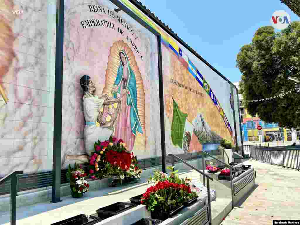 Por fuera se encuentra una imagen de la Virgen de Guadalupe.