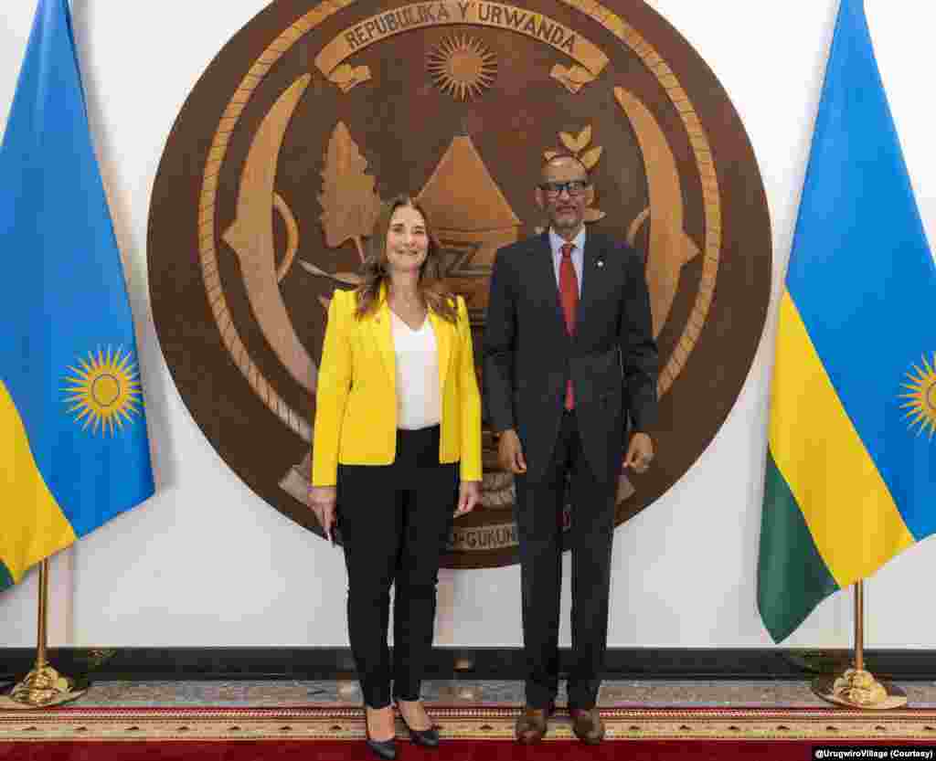 Prezida Kagame kumwe na Melinda Gates. Mu biganiro Melinda yagiranye na Kagame, harimwo ibijanye n&#39;ugufashanya mu bisata vy&#39;uburimyi n&#39;amagara y&#39;abantu. &nbsp;