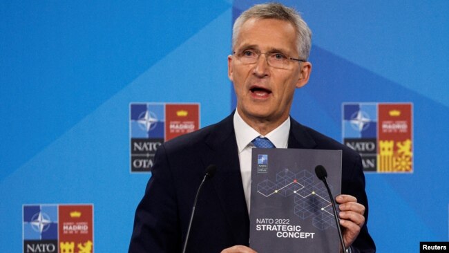 Sekretari i Përgjithshëm i NATO-s, Jens Stoltenberg, duke bërë njoftimin në një konferencë për shtyp (Madrid, 29 qershor 2022)