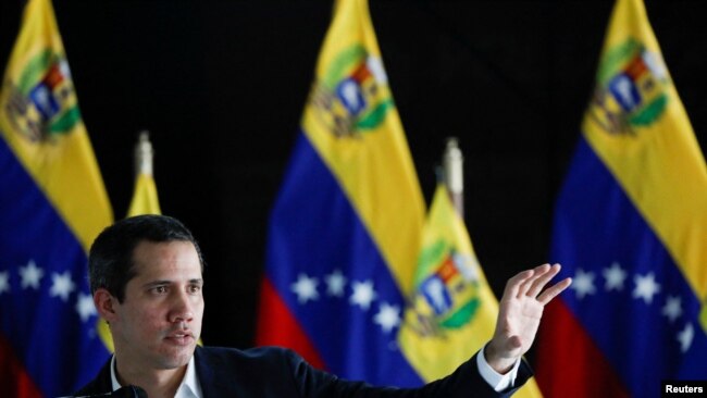 El líder opositor de Venezuela, Juan Guaidó, se dirige a los medios de comunicación durante una conferencia de prensa del partido Voluntad Popular en Caracas, Venezuela, el 14 de junio de 2022.