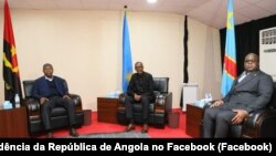 Presidentes João Lourenço, de Angola (esq), Paul Kagame, do Ruanda (cen) e Felix Tshisekedi, da RDC, Luanda, 21 Fevereiro 2020