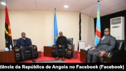 Presidentes João Lourenço, de Angola (esq), Paul Kagame, do Ruanda (cen) e Felix Tshisekedi, da RDC, Luanda, 21 Fevereiro 2020
