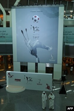 Peluncuran poster resmi FIFA World Cup 2022 di Bandara Internasional Hamad, Doha, Qatar, 15 Juni 2022. (Foto: KARIM JAAFAR / AFP)