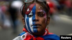 Cubana exiliada en una marcha en North Bergen, Nueva Jersey, el 13 de julio de 2021. 