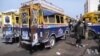 Le "car rapide", transport en commun sénégalais, en voie de disparition