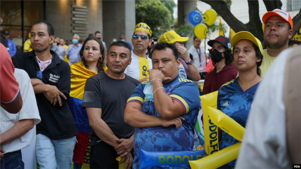 Miles de colombianos desconsolados con los resultados de la segunda vuelta presidencial. Foto: Hugo Echeverry