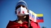 ARCHIVO - Un partidario del presidente de Venezuela, Nicolás Maduro, asiste a una ceremonia para celebrar el Día de la Independencia de Venezuela frente a la embajada de Venezuela en Brasilia, Brasil, el 5 de julio de 2020. REUTERS/Adriano Machado