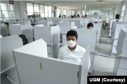 Calon mahasiswa mengikuti ujian masuk berbasis komputer di UGM, Yogyakarta, Minggu (26/6). Dana abadi diharapkan meningkatkan kualitas Perguruan Tinggi. (Foto: UGM)