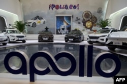 Kendaraan swakemudi "robotaxi" Baidu Apollo dipamerkan di Baidu Apollo Park, Beijing, 22 April 2022. (Noel Celis / AFP)