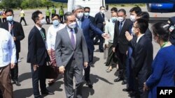 中國外長王毅抵達緬甸機場（2022年7月2日）