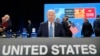El presidente de Estados Unidos, Joe Biden, espera el inicio de una reunión de mesa redonda en una cumbre de la OTAN en Madrid, España, el miércoles 29 de junio de 2022.