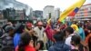 Los indígenas se reúnen&nbsp;frente a la Casa de la Cultura cerca del edificio de la Asamblea Nacional en Quito, en el marco de las protestas lideradas por indígenas contra el gobierno.