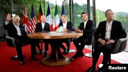 英国首相约翰逊、美国总统拜登、德国总理朔尔茨、法国总统马克龙、意大利总理德拉吉在七国集团领导人峰会期间的合影。(2022年6月28日)