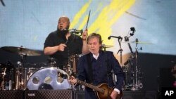 Paul McCartney se presenta durante su gira "Got Back" el jueves 16 de junio de 2022 en el MetLife Stadium en East Rutherford, N.J. (Foto de Christopher Smith/Invision/AP)