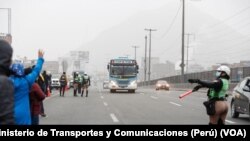 El 4 de julio decenas de ciudadanos se vieron perjudicados en algunas vías principales de Lima por la falta de buses, lo cual provocó que aparecieran autos informales que aumentaron sus tarifas. [Foto: Cortesía del Ministerio de Transporte y Comunicaciones de Perú].