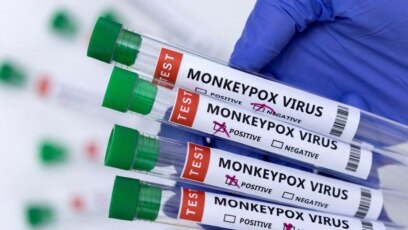 Ilustrasi - Tabung reaksi berlabel "Virus Monkeypox positif dan negatif", 23 Mei 2022. (REUTERS/Dado Ruvic)