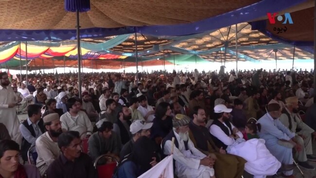 په مسلم باغ کې د عثمان کاکړ د لومړي تلین په غونډه کې زرګونو کسانو ګډون کړی